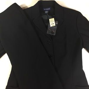 New with tags Ann Taylor skirt suit 2 pcs. Size 6